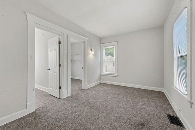 Building Photo - CHEVIOT: Charming 4 bed 2.5 bath 1 car detached garage