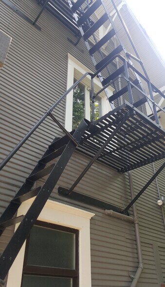 Building Photo - 1867 SW 14th Ave