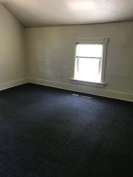 Building Photo - 846 Elmwood Ave