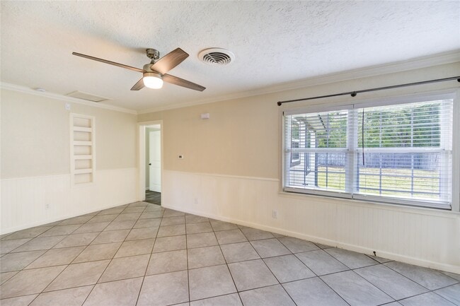 Building Photo - 5317 Crestmont St