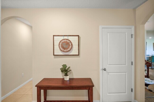 Building Photo - Move-In Ready! Beautiful 4-Bedroom Home with Modern Finishes & Room to Grow