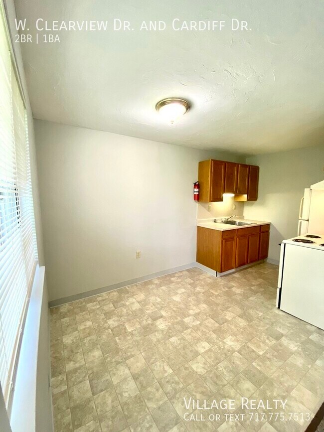 Building Photo - 51 W Clearview Dr