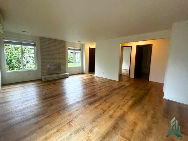 Building Photo - 2 Bed / 2 Full Bath Single-Level Townhome in Timberhill