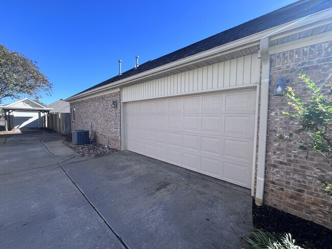 Building Photo - 29 Oak Crest Dr