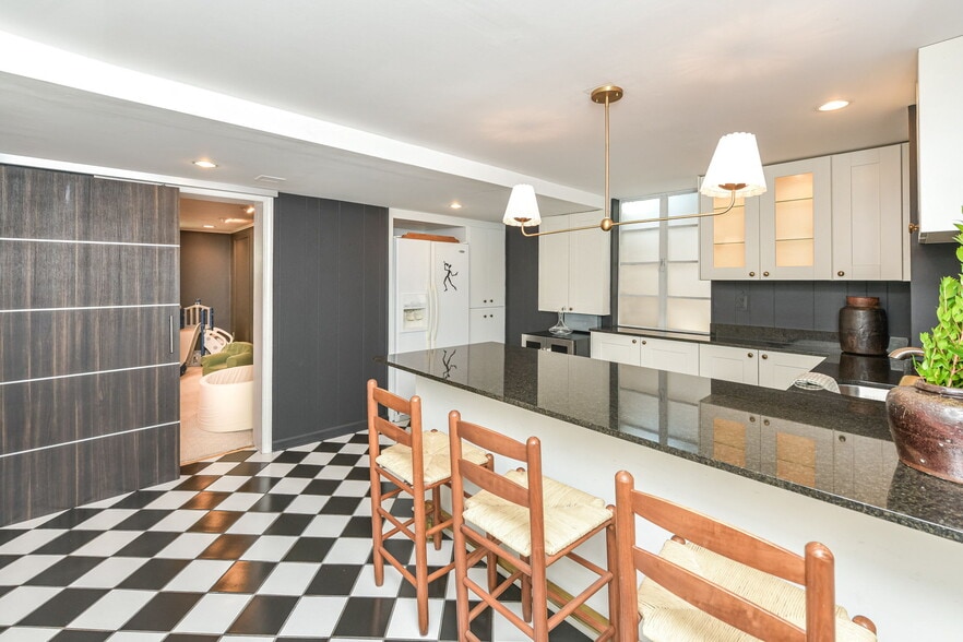 Building Photo - 5939 Gladden Dr