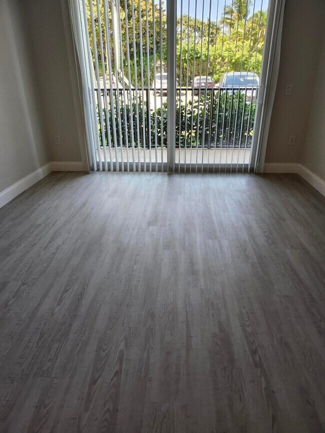 Building Photo - 505 Villa Cir