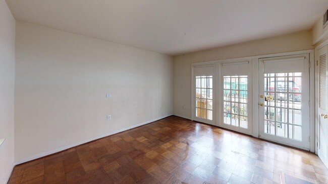 Primary Photo - 1619 Corcoran St NW