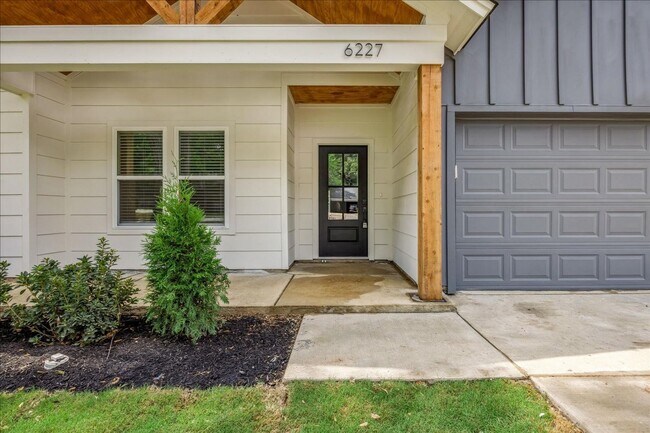 Building Photo - Stunning New Construction House in East Memphis!