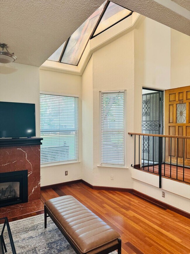 Building Photo - 2 Bedroom, 2 Bath Condo