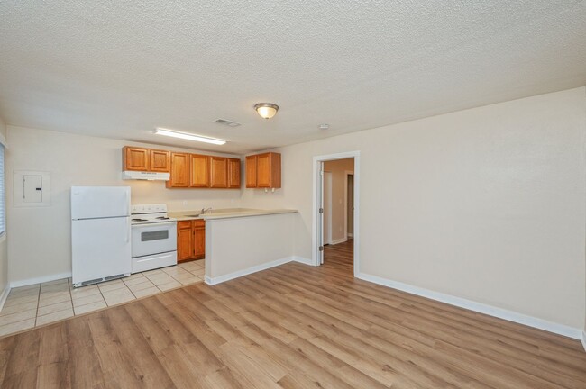 Building Photo - Cozy duplex in the heart of Niceville!