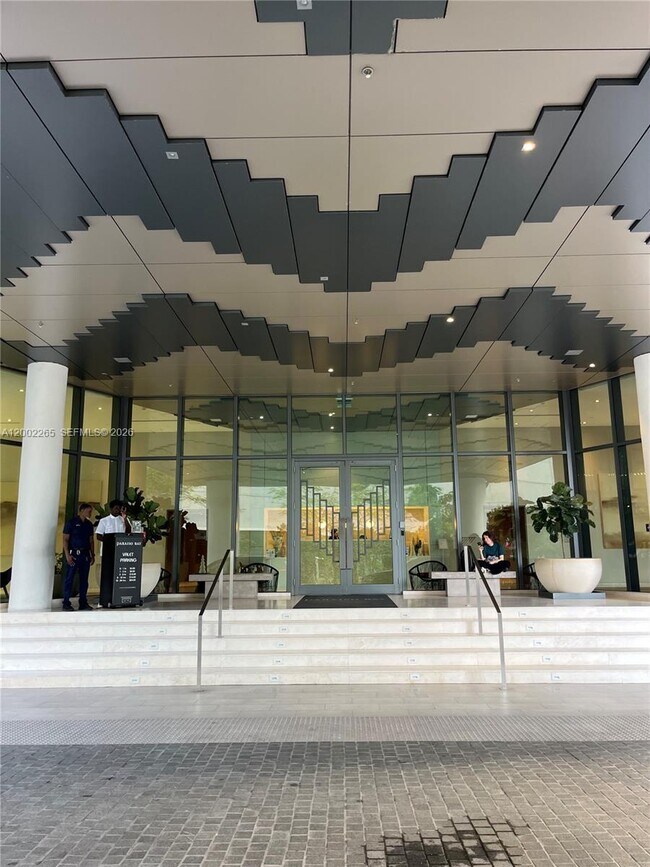 Building Photo - 650 NE 32nd St