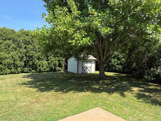 Building Photo - 3220 Delmar Dr