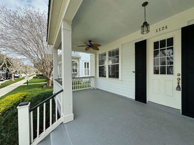 Building Photo - Completely remodeled 4 Bedroom 2 Bath sing...