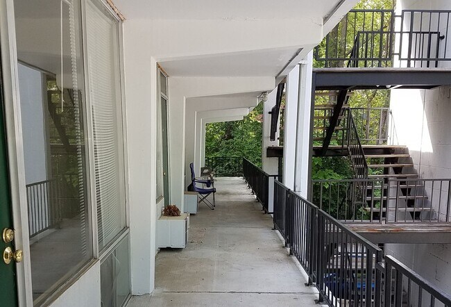 Building Photo - 1BR/1BA West Campus - Short distance to Mi...