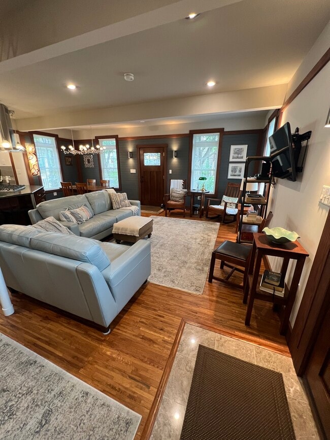 Building Photo - 1003 Court St