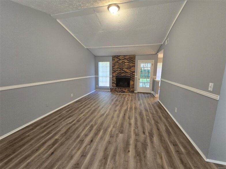 Building Photo - 3224 Raintree Dr