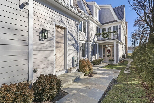 Building Photo - 3 N Walworth Ave