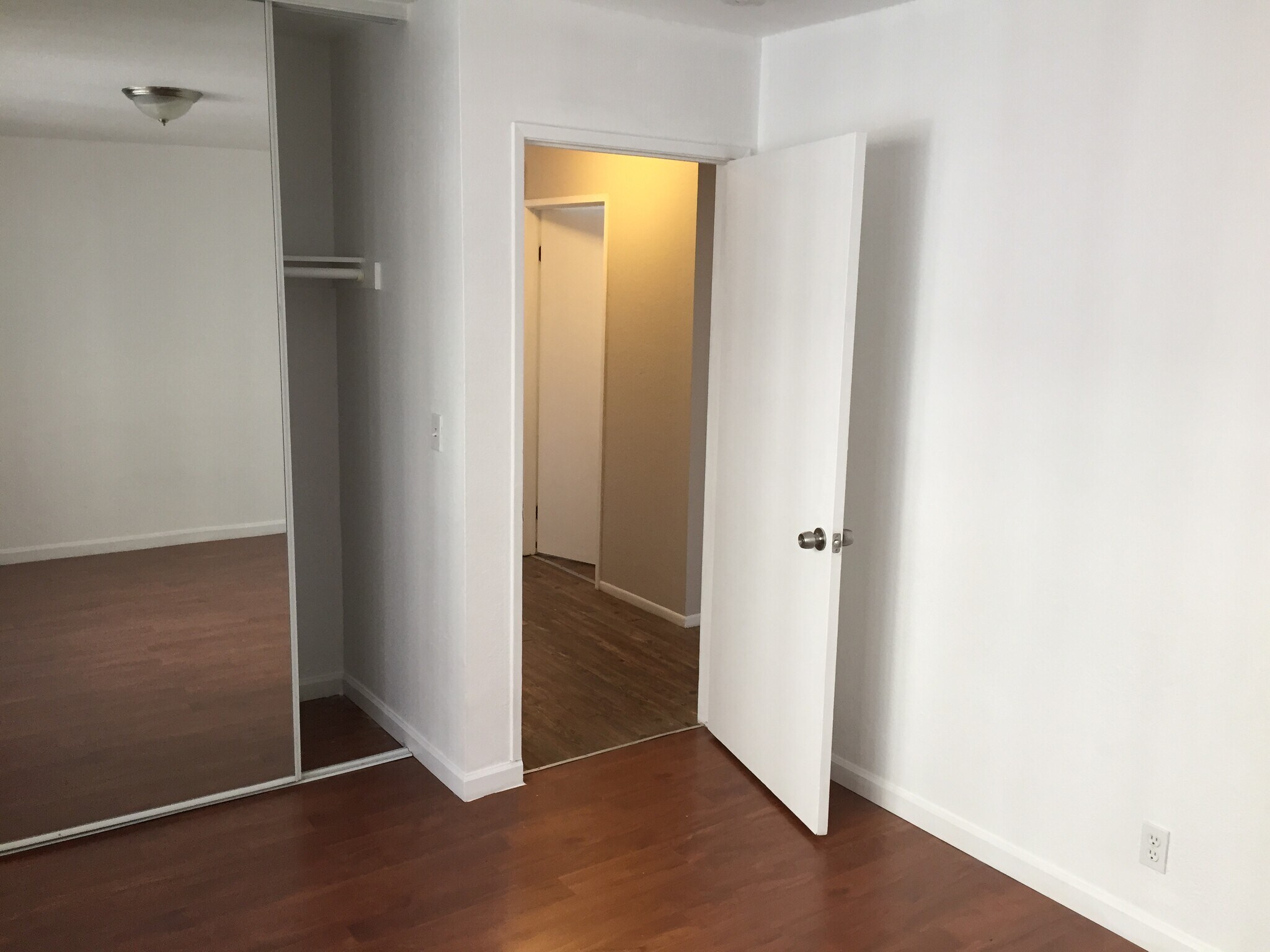 Building Photo - 2123 Alsace Ave