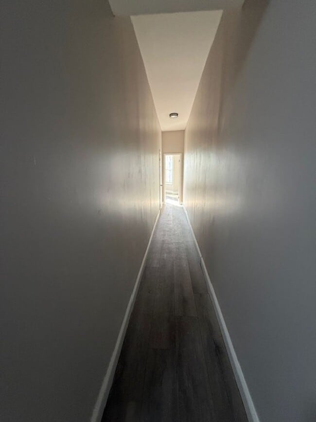 Building Photo - Beautifully Renovated!  Large, Spacious Rooms! W/D Hook-Up! Available Now!