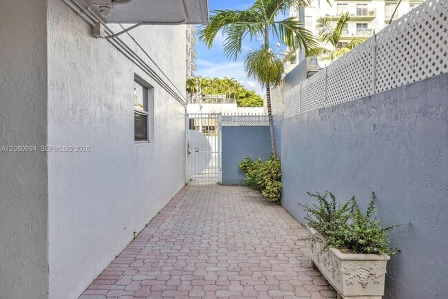 Building Photo - 2575 SW 27th Ave