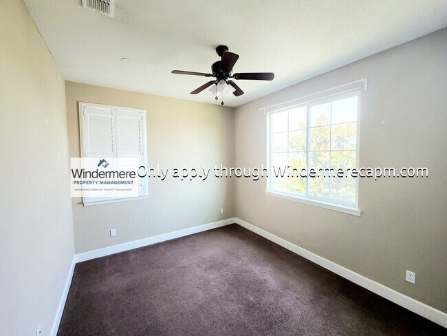 Building Photo - 1563 Parkside Way