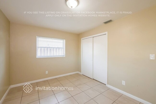 Building Photo - 700 S Rainbow Dr