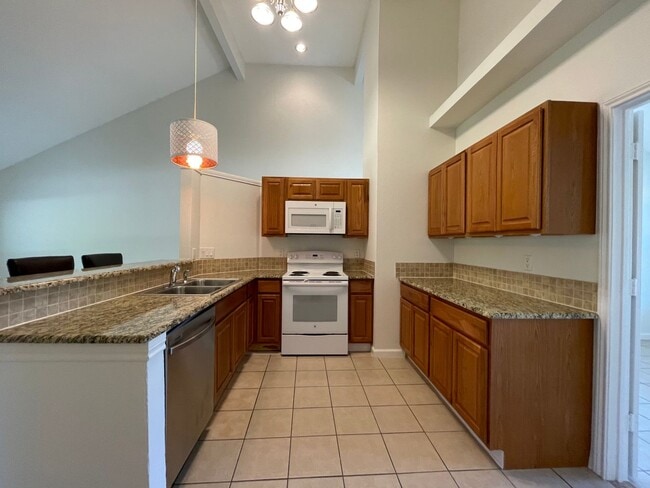 Building Photo - 210 E Denton Dr