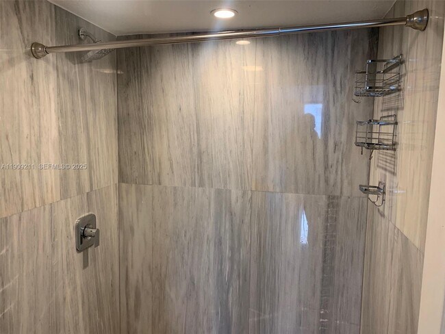 Building Photo - 16751 NE 9th Ave