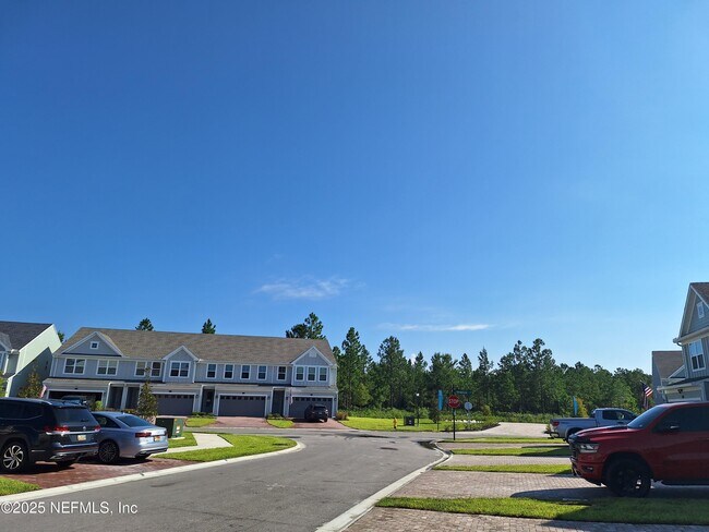 Building Photo - 102 Gaston Ct