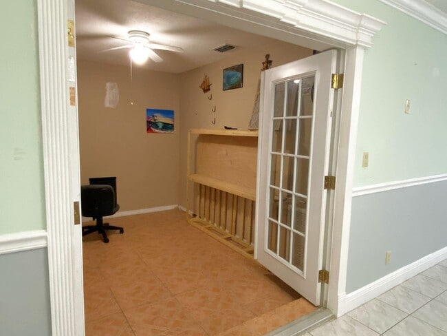 Building Photo - 2868 Lillian Ln