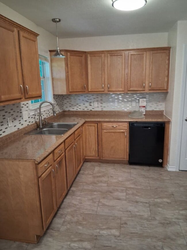 Building Photo - 1414 Alta Mira Dr