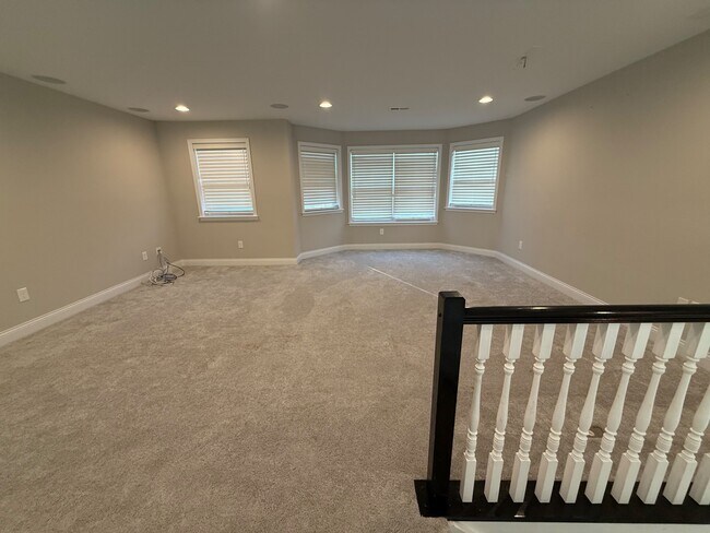Building Photo - 6346 Walker Ct