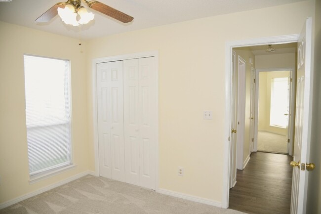 Building Photo - 155 Meadowbrook Ct