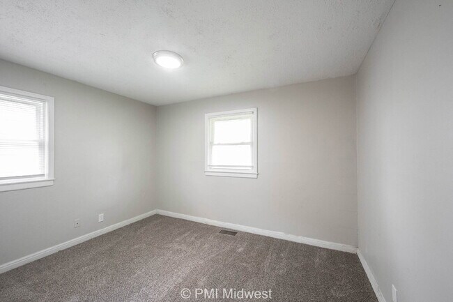Building Photo - 4923 Barlow Dr