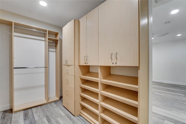 Building Photo - 2999 Bel Air Dr