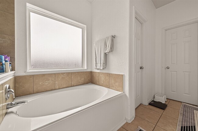 Building Photo - 18303 All Oak Trail