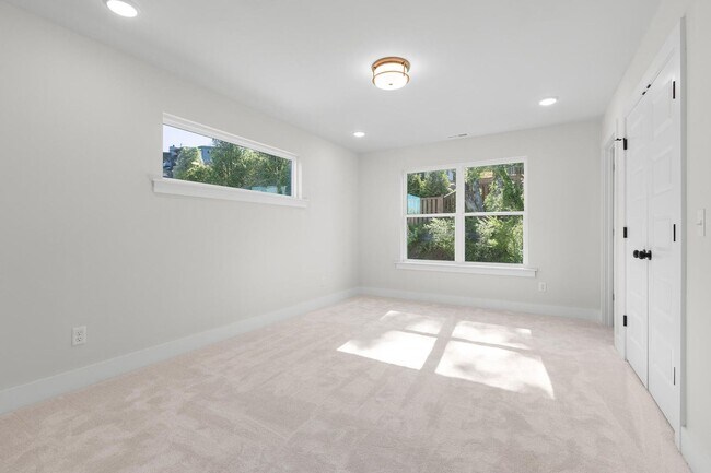 Building Photo - 638 Ladd Ave
