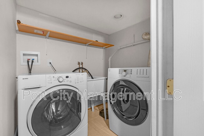 Building Photo - 341 S Macon St.