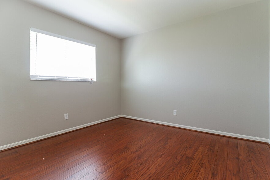 Building Photo - 800 SW 8th Pl