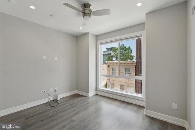 Building Photo - 2138 N Randolph St