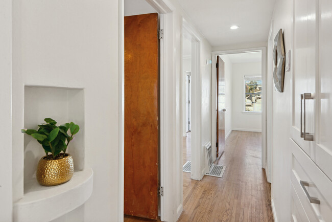 Building Photo - 526 Avenue A