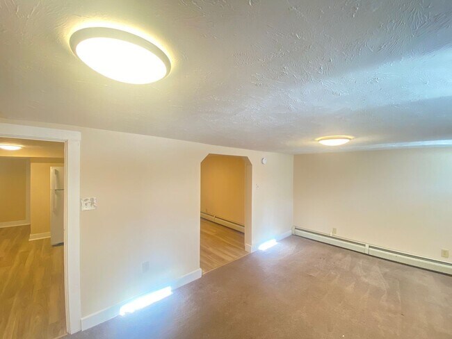 Building Photo - 16 Linwood St