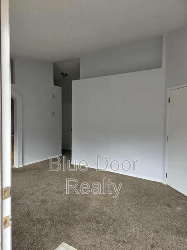 Building Photo - 6244 Vaughn Dr NE
