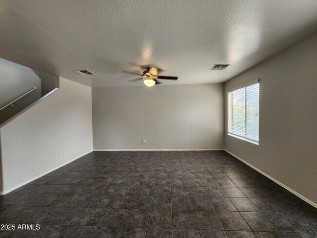 Building Photo - 13921 W Port Royale Ln