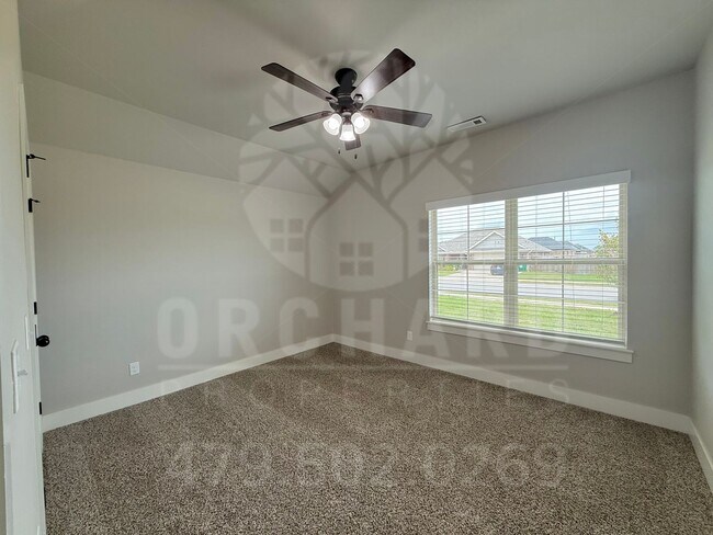 Building Photo - Tontitown- Single-Family Home- Popular Wel...