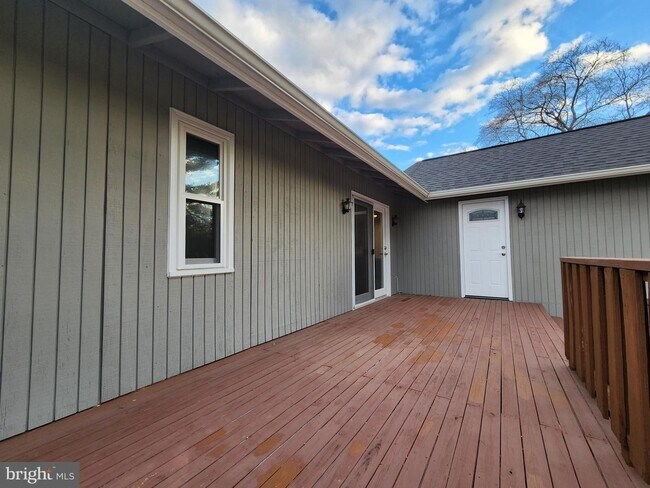 Building Photo - 502 Roberts Dr NW