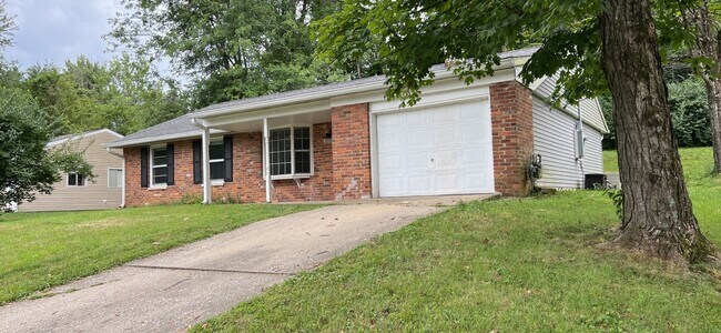 Building Photo - 3301 N Valleyview Dr