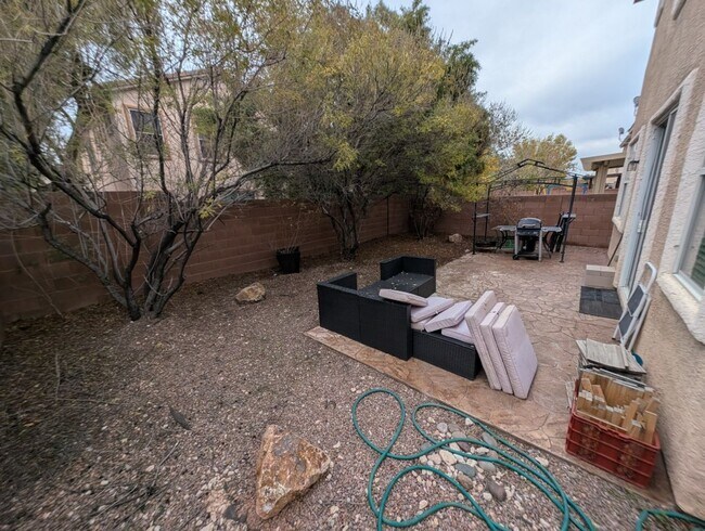 Building Photo - 7570 Dobroyd Dr