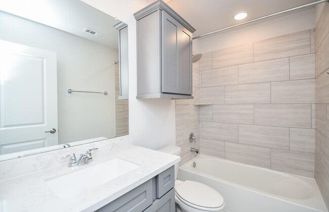 Building Photo - 9242 Dearborn Knoll Dr