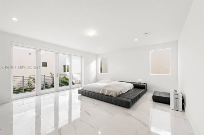 Building Photo - 7455 NW 103rd Pl